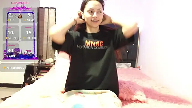 Snapshot of holy_juli chatting on February 23, 5:34 am holy juli online show from February 23, 5:34 am