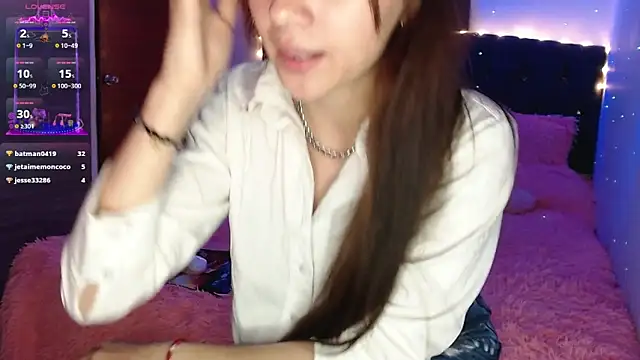 Snapshot of holy_juli chatting on March 8, 6:43 am holy juli online show from March 8, 6:43 am
