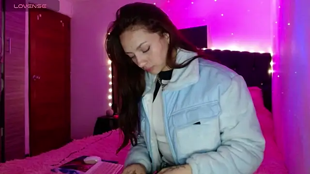 Snapshot of holy_juli chatting on March 9, 3:22 am holy juli online show from March 9, 3:22 am