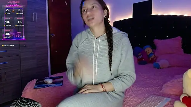 Snapshot of holy_juli chatting on March 15, 6:47 am holy juli online show from March 15, 6:47 am