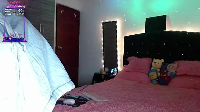 Snapshot of holy_juli chatting on March 18, 3:31 am holy juli online show from March 18, 3:31 am