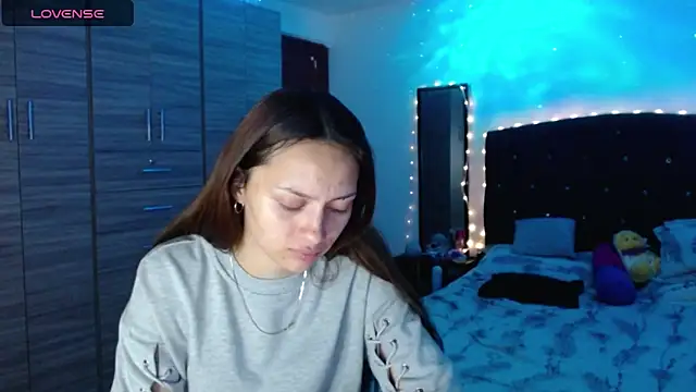 Snapshot of holy_juli chatting on September 11, 2:55 am holy juli online show from September 11, 2:55 am