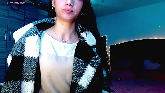 holy juli online show from December 21, 3:46 am