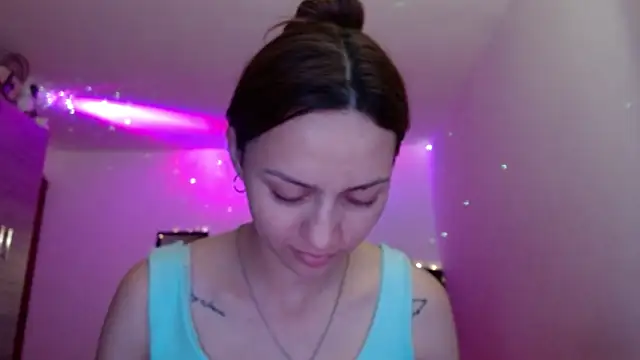 holy juli online show from May 7, 3:56 am
