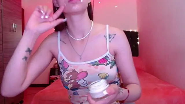 holy juli online show from May 12, 4:20 am