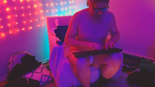 Snapshot of onlym4m chatting on February 12, 2:45 am onlym4m online show from February 12, 2:45 am