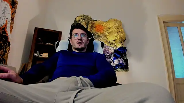 JulianDylan online show from January 16, 8:00 am