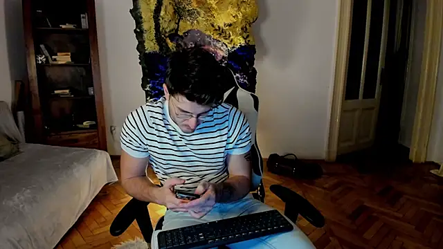 JulianDylan online show from January 18, 4:37 am