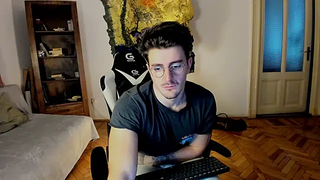 JulianDylan online show from January 20, 7:15 am