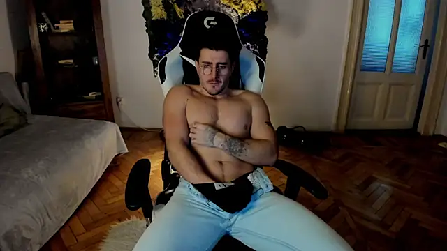 JulianDylan online show from January 20, 10:18 am