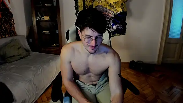 JulianDylan online show from January 21, 10:41 am