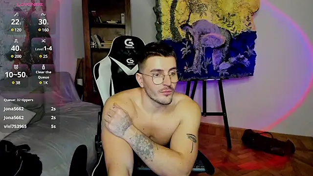 JulianDylan online show from January 25, 10:40 am