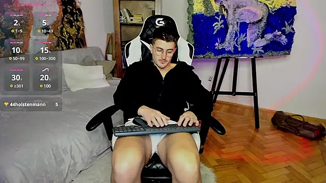 JulianDylan online show from January 30, 10:29 am