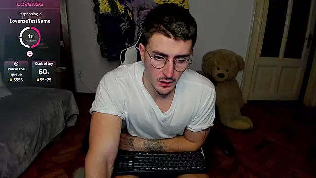 JulianDylan online show from February 2, 7:04 pm