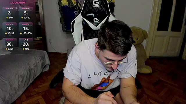 JulianDylan online show from February 3, 6:28 pm