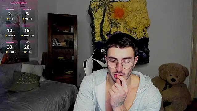 JulianDylan online show from February 7, 10:20 pm