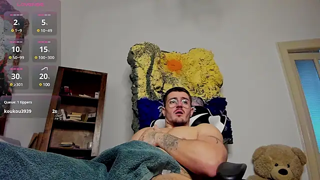 JulianDylan online show from February 8, 8:20 am