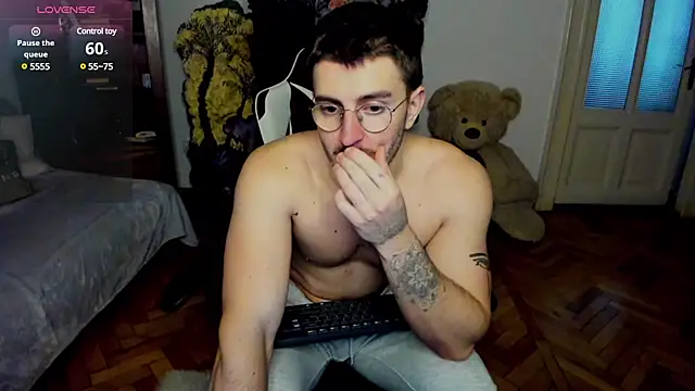 JulianDylan online show from February 10, 8:42 am