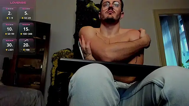 JulianDylan online show from February 11, 11:32 am