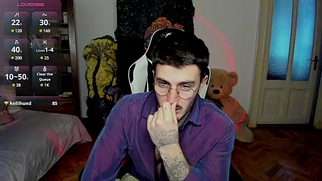 JulianDylan online show from February 14, 8:21 am