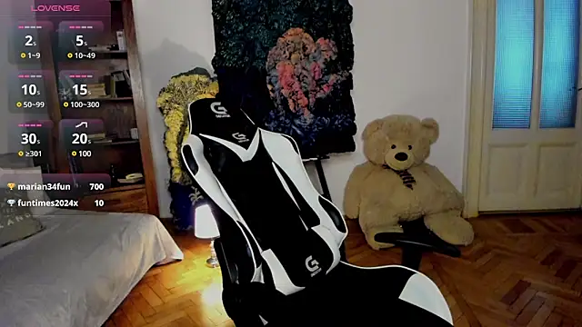 JulianDylan online show from February 17, 10:29 am