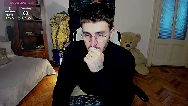 JulianDylan online show from February 18, 7:21 am