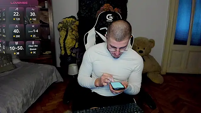 JulianDylan online show from February 19, 7:17 am