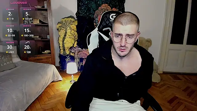 JulianDylan online show from February 20, 4:28 am
