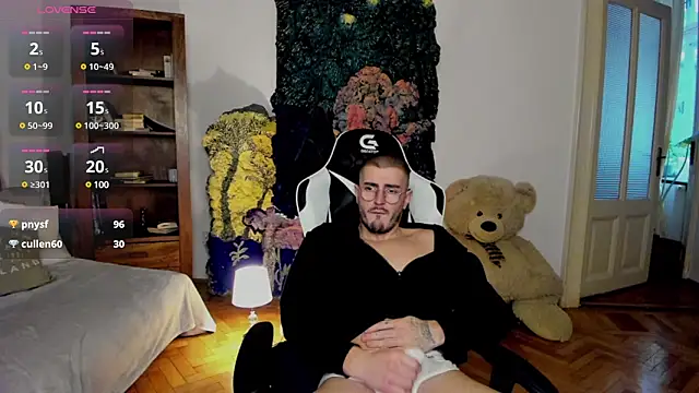 JulianDylan online show from February 20, 10:37 am