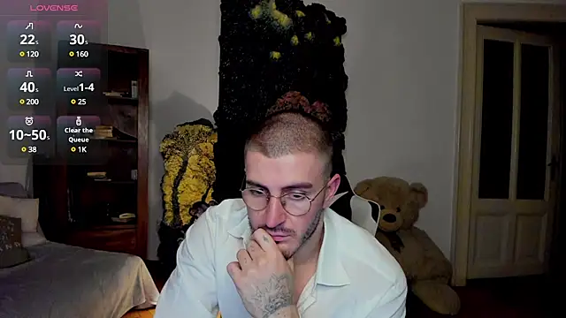 JulianDylan online show from February 21, 4:40 am