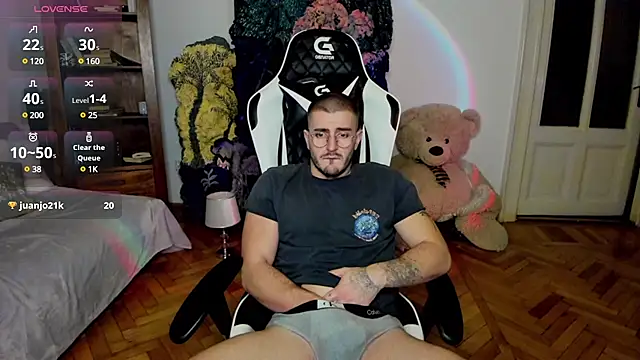 JulianDylan online show from February 21, 9:11 pm
