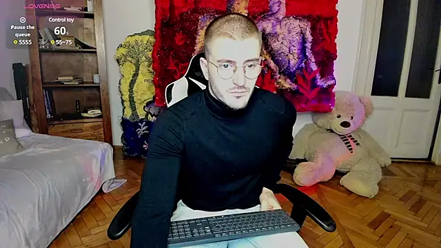 JulianDylan online show from February 25, 5:08 am