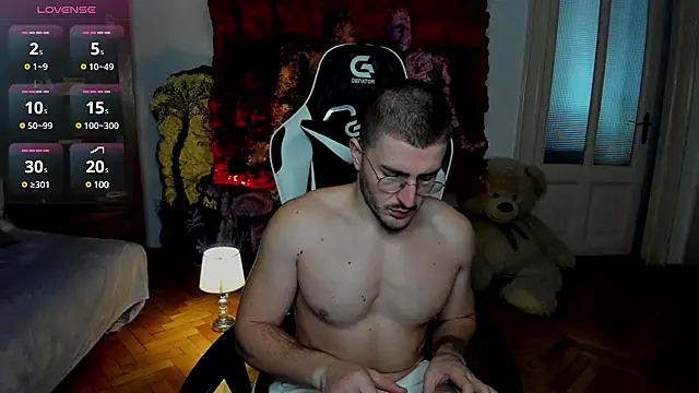 JulianDylan online show from February 27, 9:32 am
