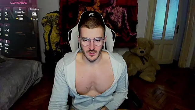 JulianDylan online show from March 5, 10:22 am