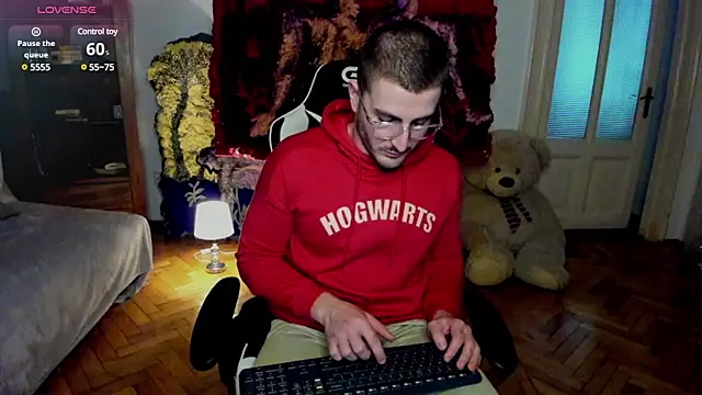 JulianDylan online show from March 6, 10:41 am