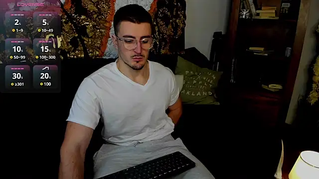 JulianDylan online show from March 22, 10:39 am