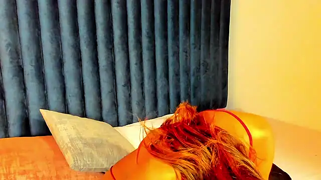 Lily Miiller online show from January 14, 5:45 pm