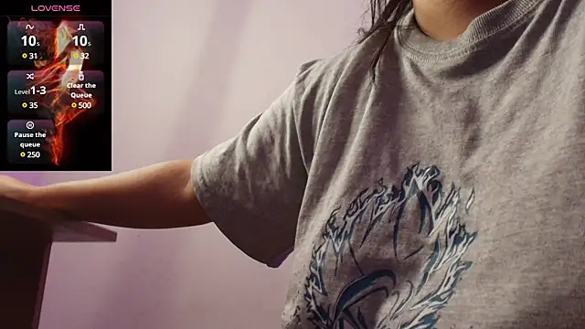 Snapshot of EmilySavvato chatting on January 23, 8:25 am EmilySavvato online show from January 23, 8:25 am