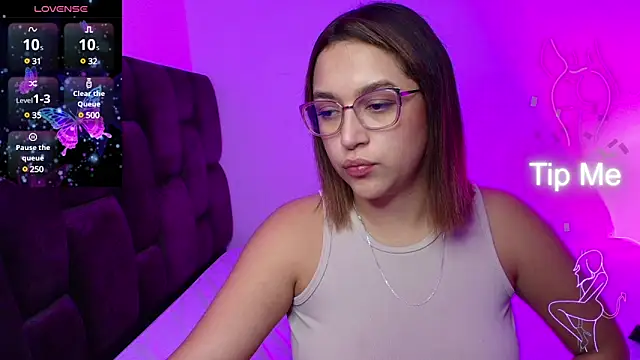 Snapshot of EmilySavvato chatting on March 16, 3:25 am EmilySavvato online show from March 16, 3:25 am