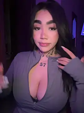 Nickiiiii online show from April 1, 6:14 am