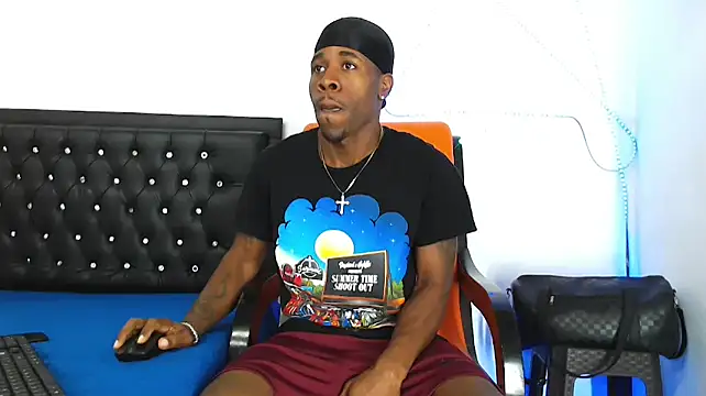 Snapshot of Damian_hart_24CM chatting on October 13, 10:48 am Damian hart 24CM online show from October 13, 10:48 am