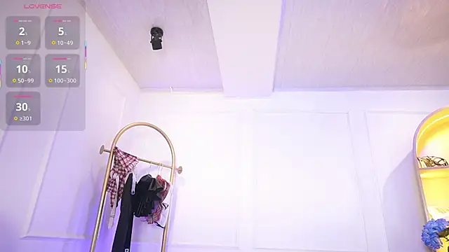 Snapshot of elasummer chatting on September 27, 12:10 pm elasummer online show from September 27, 12:10 pm