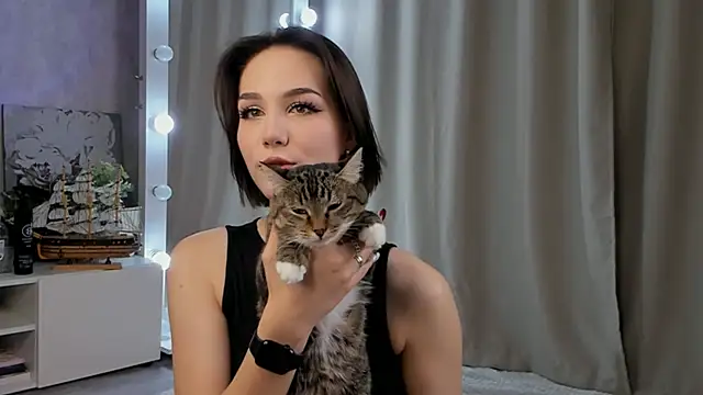 Tate Angel online show from October 11, 6:06 pm