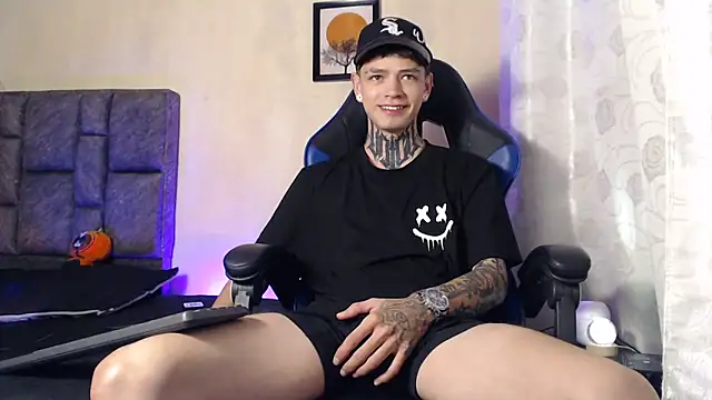 Snapshot of Dan_brownn chatting on March 7, 2:08 am Dan brownn online show from March 7, 2:08 am