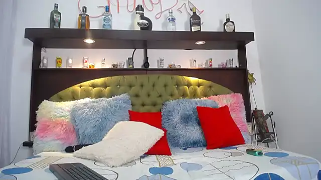 Snapshot of EMILY_ROUSSE71 chatting on March 4, 12:07 am EMILY ROUSSE71 online show from March 4, 12:07 am