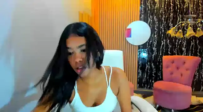 Snapshot of skinny_cloe chatting on December 3, 3:30 am skinny cloe online show from December 3, 3:30 am