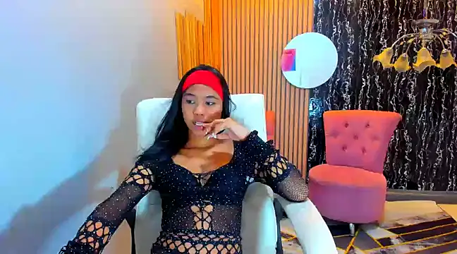 Snapshot of skinny_cloe chatting on December 4, 3:15 am skinny cloe online show from December 4, 3:15 am