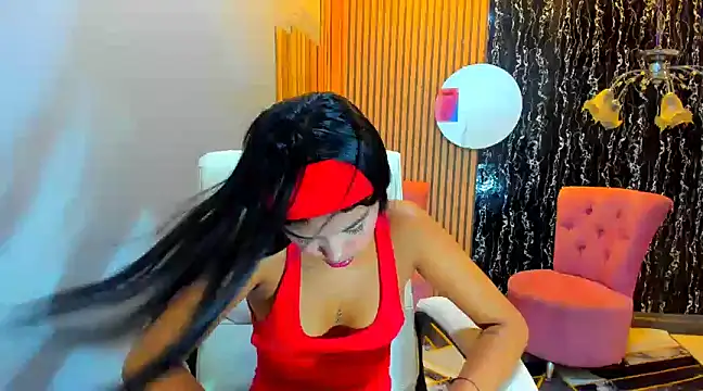 Snapshot of skinny_cloe chatting on December 5, 12:08 am skinny cloe online show from December 5, 12:08 am