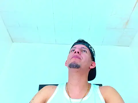 Snapshot of kevin__fox_ chatting on October 17, 7:16 pm kevin fox online show from October 17, 7:16 pm