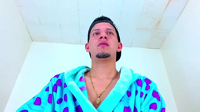 Snapshot of kevin__fox_ chatting on October 27, 7:18 pm kevin fox online show from October 27, 7:18 pm